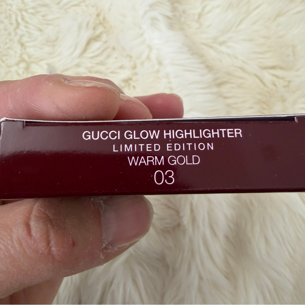 Gucci Glow Multi-Use Illuminating Gel-Powder Highlighter warm gold 03 - Picture 7 of 7